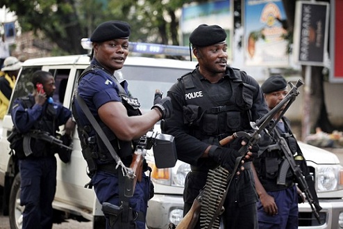 Le nouvel inspecteur de la Police de la ville de Kinshasa, le général Sylvano Kasongo, a annoncé mercredi 16 août la reprise de la traque des bandits urbains appelés « Kuluna ». Il affirme que de nouvelles mesures ont été prises pour contrer ces criminels.