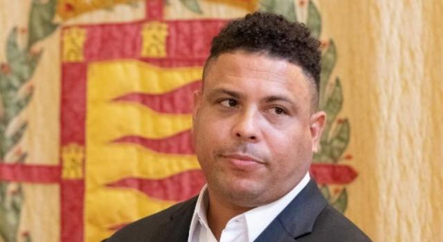 L’ancienne star du football, Ronaldo, rachète un club de football Ronaldo